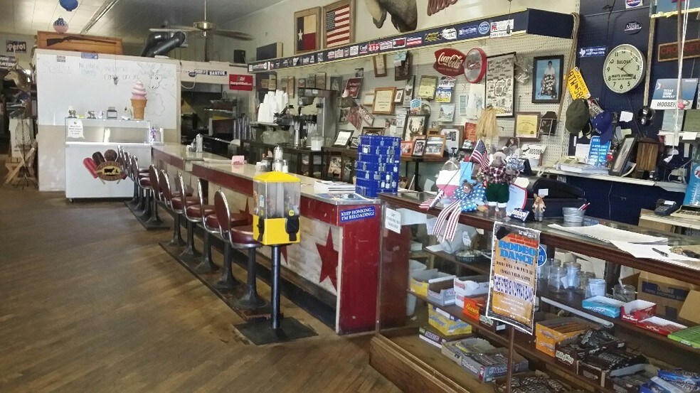 412 E Houston Ave, Crockett, TX à vendre - Photo de l’immeuble – Image 3 sur 5