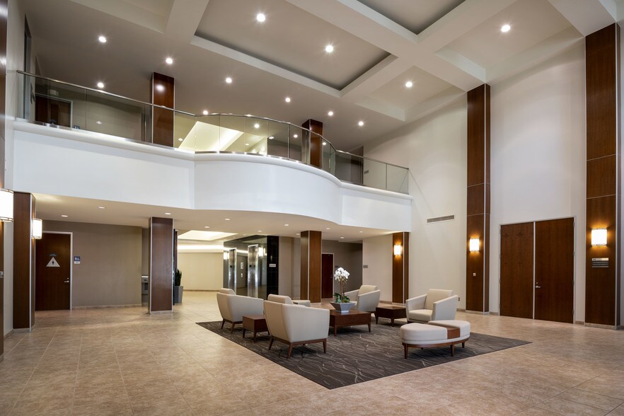 2815 Townsgate Rd, Westlake Village, CA à louer - Hall d’entrée – Image 3 sur 9