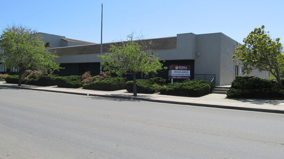 302 Carmen Ln, Santa Maria, CA à louer - Photo principale – Image 1 sur 2