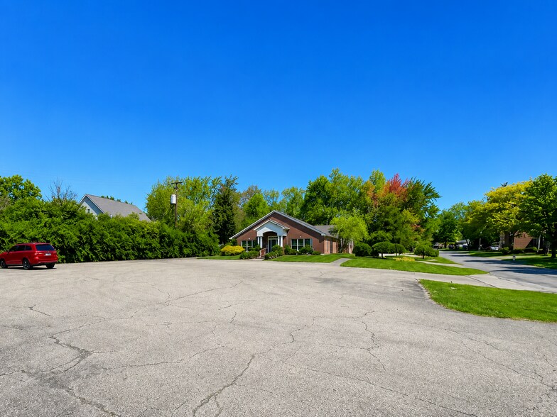 11907 Montgomery Rd, Cincinnati, OH à louer - Photo de l’immeuble – Image 2 sur 14