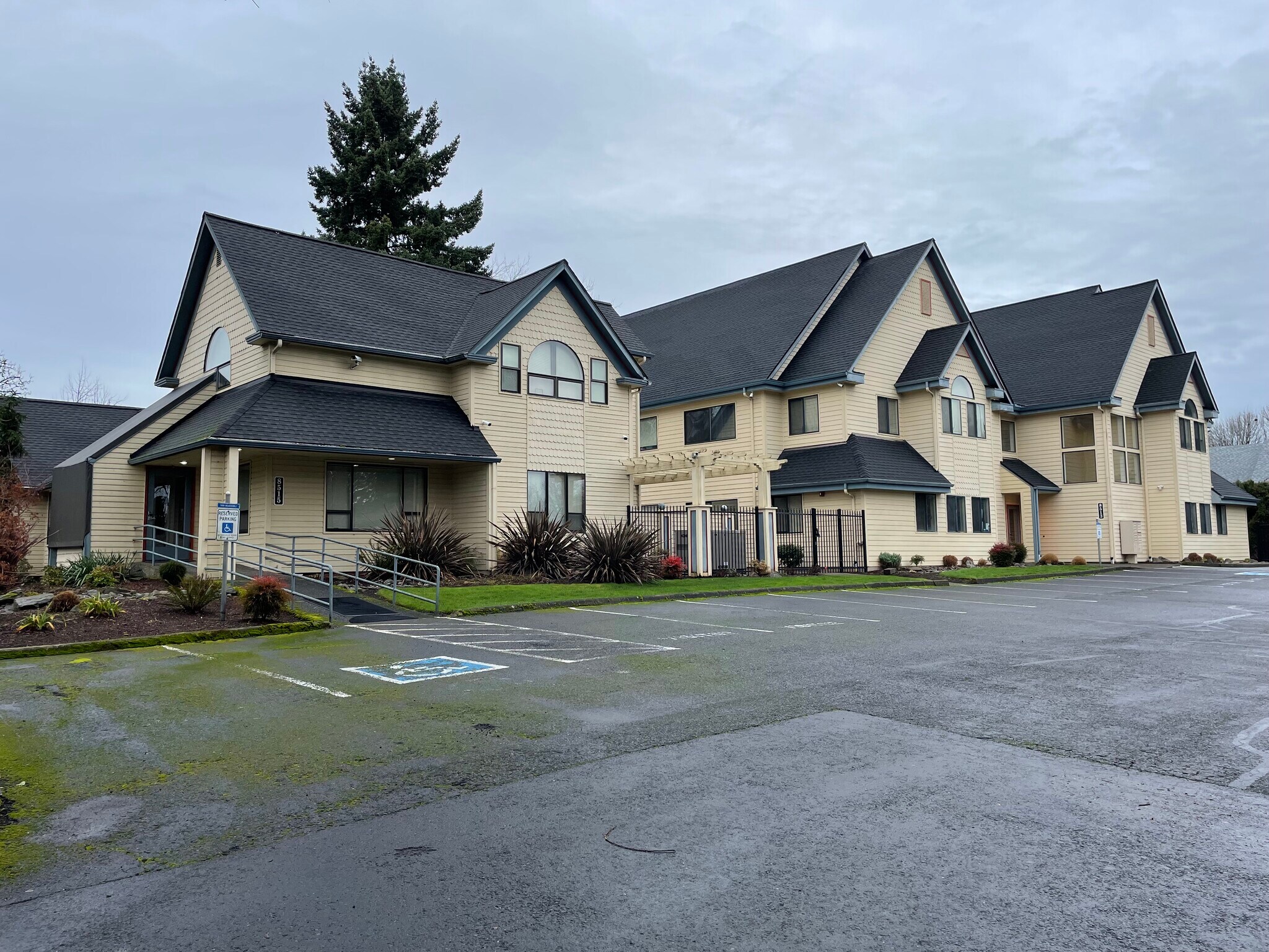 8513 NE Hazel Dell Ave, Vancouver, WA à louer Photo de l’immeuble– Image 1 sur 4