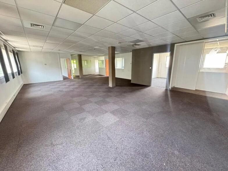 Bureau dans Gémenos à vendre - Photo de l’immeuble – Image 2 sur 4