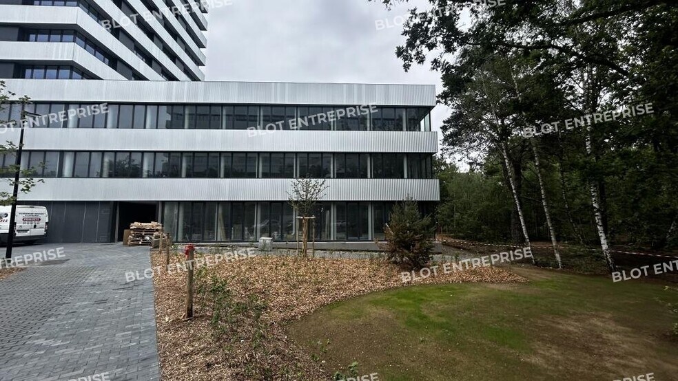 Bureau dans Saint-Jacques-de-la-Lande à vendre - Photo de l’immeuble – Image 2 sur 13