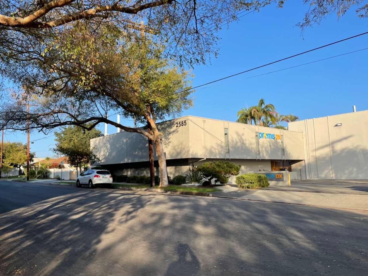 73-75 N Vinedo Ave, Pasadena, CA à louer Photo principale– Image 1 sur 7