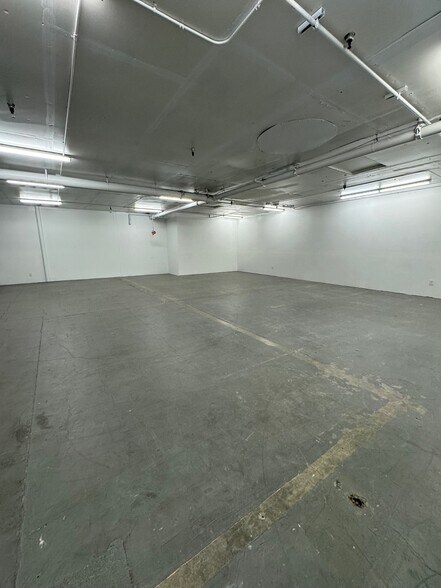 12715 Miller Rd NE, Bainbridge Island, WA à louer - Photo de l’immeuble – Image 2 sur 7