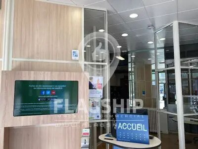 Local commercial dans Paris à louer - Photo de l’immeuble – Image 2 sur 3