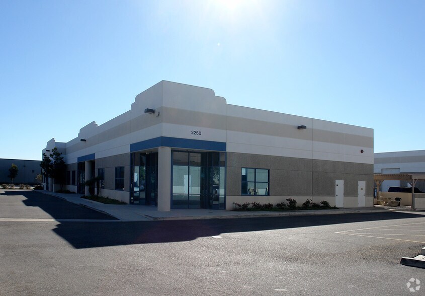 2250 Celsius Ave, Oxnard, CA à louer - Photo principale – Image 1 sur 4