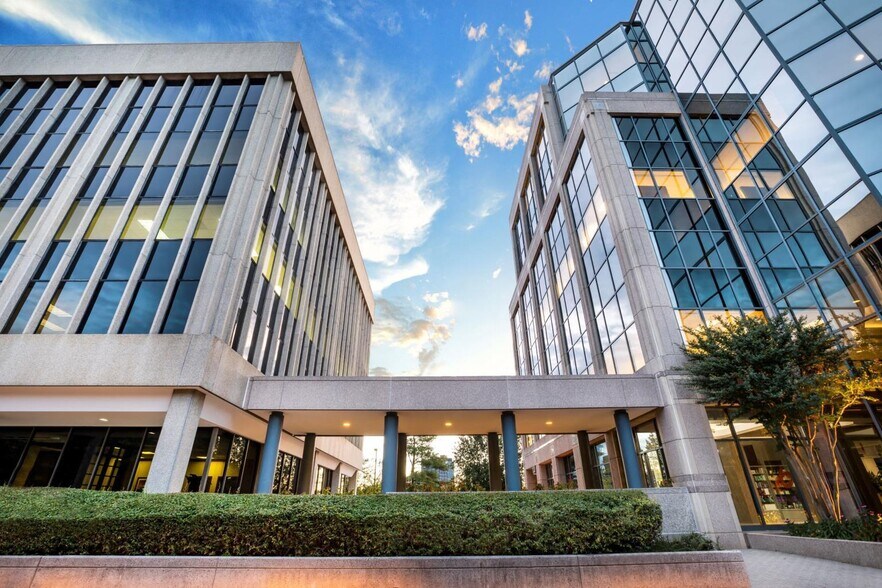 8100 Boone Blvd, Vienna, VA à louer - Photo de l’immeuble – Image 2 sur 5