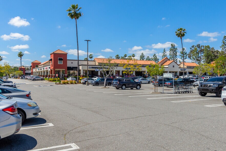4200 Chino Hills Pky, Chino Hills, CA à louer - Photo de l’immeuble – Image 3 sur 12