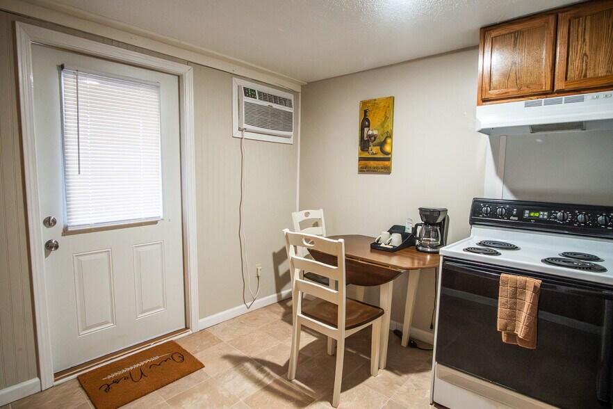705 W Race St & Lakeshore Drive portefeuille de 2 biens à vendre sur LoopNet.fr - Photo de l’immeuble – Image 3 sur 41