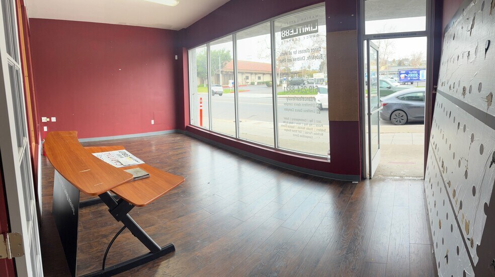 1735 Garnet Ave, San Diego, CA à louer - Photo de l’immeuble – Image 2 sur 10