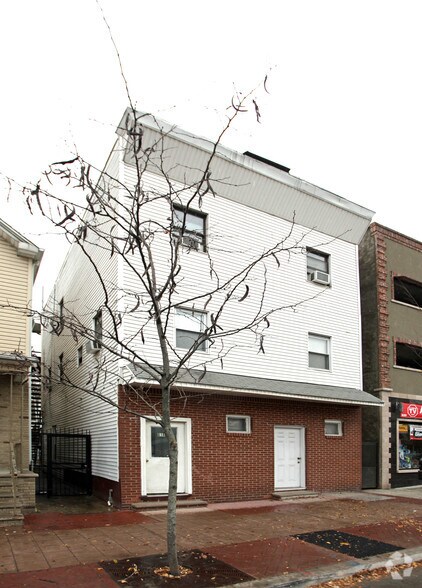 618 Elizabeth Ave, Elizabeth, NJ à vendre - Photo principale – Image 2 sur 8