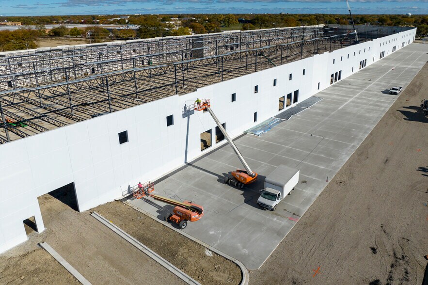 555 Howard Ave, Des Plaines, IL à louer - Photo de l’immeuble – Image 2 sur 2