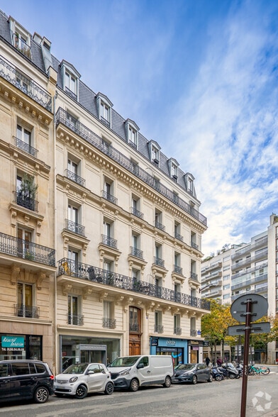 213 Boulevard Raspail, Paris à louer - Photo de l’immeuble – Image 2 sur 15