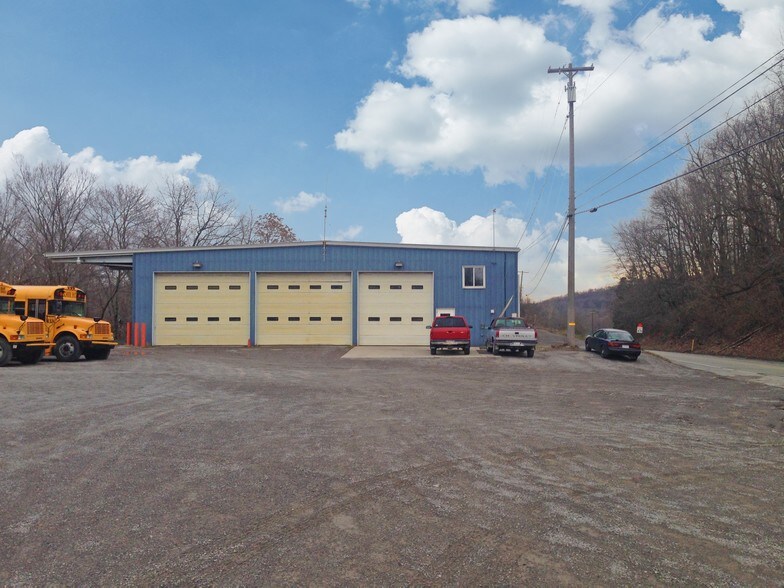 2470 Evans City Rd, Harmony, PA à louer - Photo de l’immeuble – Image 2 sur 12