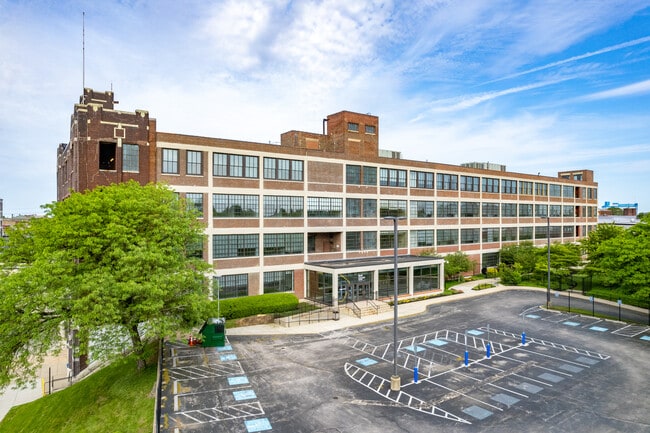 Plus de détails pour 2450 W Hunting Park Ave, Philadelphia, PA - Local d'activités à louer