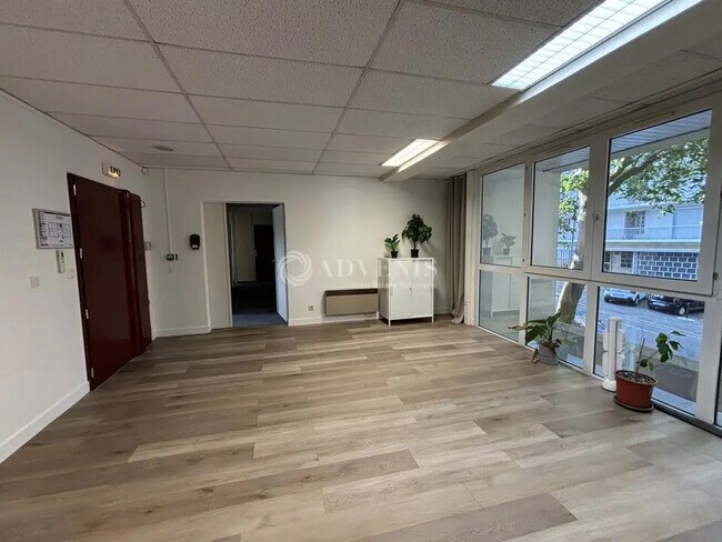 Plus de détails pour Bureau à louer