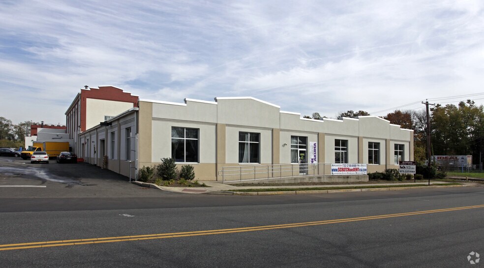 2 Amboy Ave, Woodbridge, NJ à louer - Photo principale – Image 1 sur 8