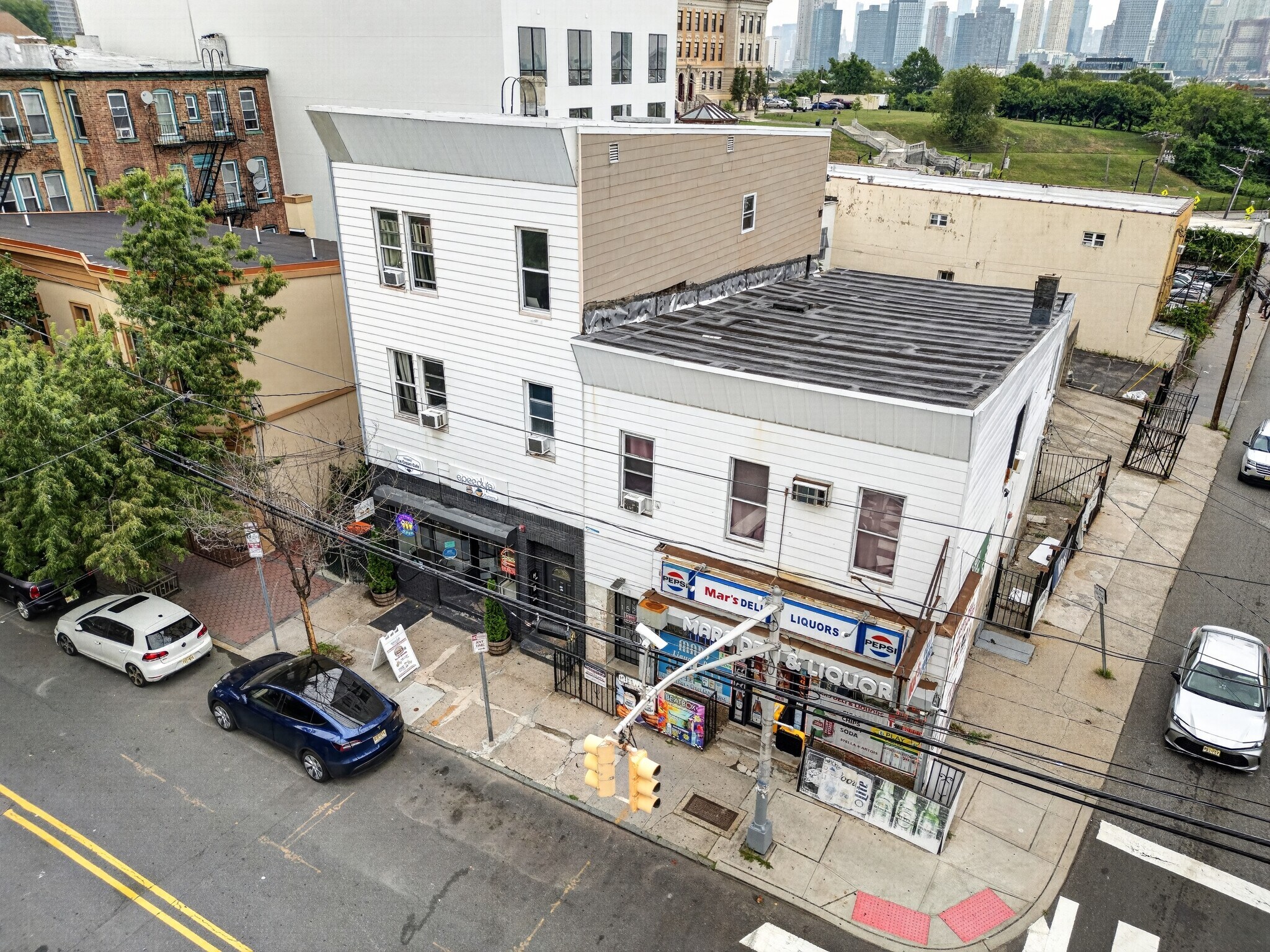 154 Chestnut Ave, Jersey City, NJ à vendre Photo de l’immeuble– Image 1 sur 44