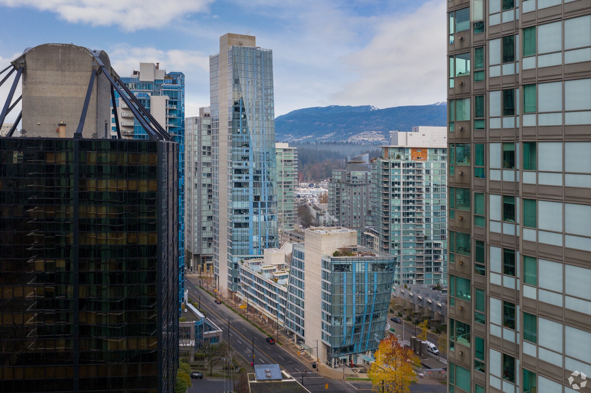 1487 Pender St, Vancouver, BC à vendre Photo de l’immeuble– Image 1 sur 10