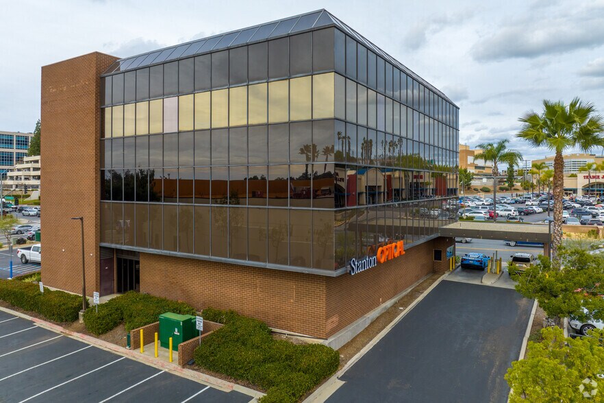 5464 Grossmont Center Dr, La Mesa, CA à louer - Photo principale – Image 1 sur 5