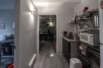 1026 Davie St, Vancouver, BC à louer Photo intérieure– Image 1 sur 2