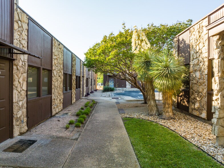 6400 Cobbs Dr, Waco, TX à vendre - Photo de l’immeuble – Image 2 sur 3