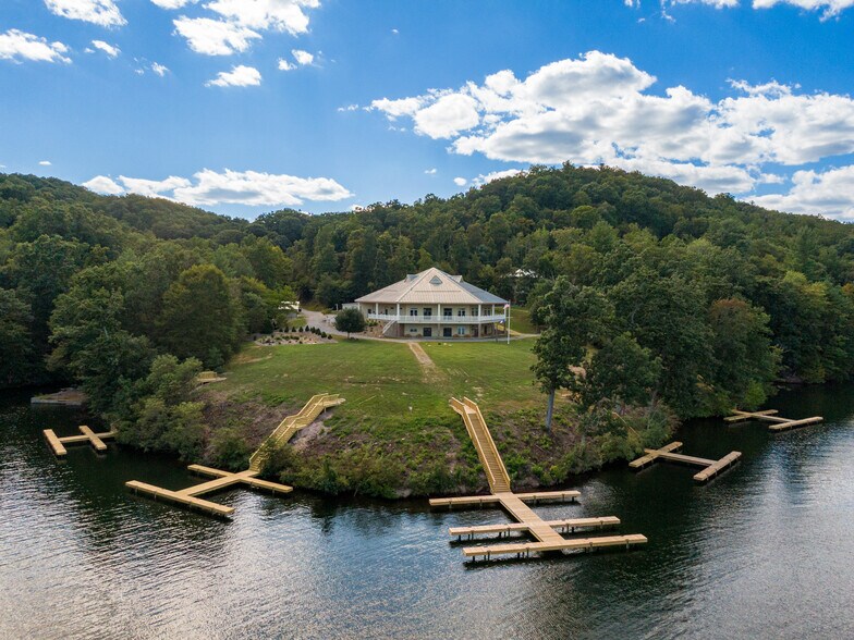 4100 Adventure Base Rd, Radford, VA à vendre - Photo de l’immeuble – Image 2 sur 62