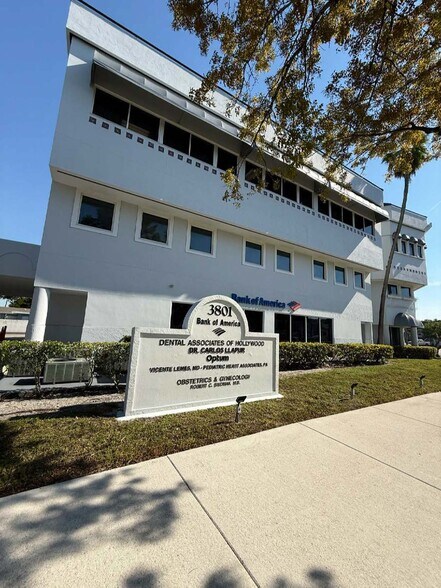 3801 Hollywood Blvd, Hollywood, FL à louer - Photo de l’immeuble – Image 2 sur 16
