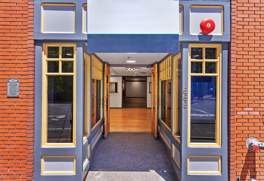 668 Bridgeway, Sausalito, CA à vendre - Photo de l’immeuble – Image 3 sur 15