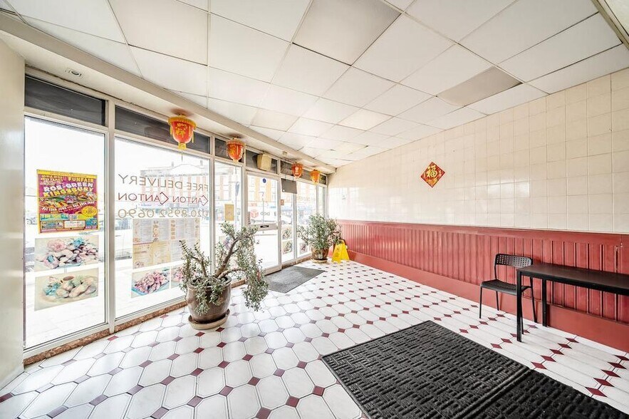 Mollison Way, Edgware à vendre - Photo de l’immeuble – Image 3 sur 11