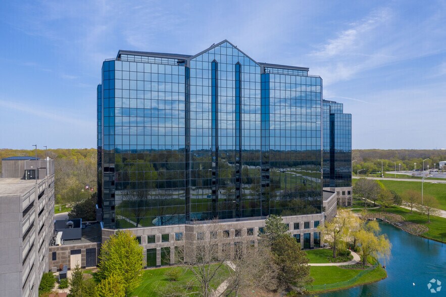 2100 E Lake Cook Rd, Buffalo Grove, IL à louer - Photo de l’immeuble – Image 3 sur 16