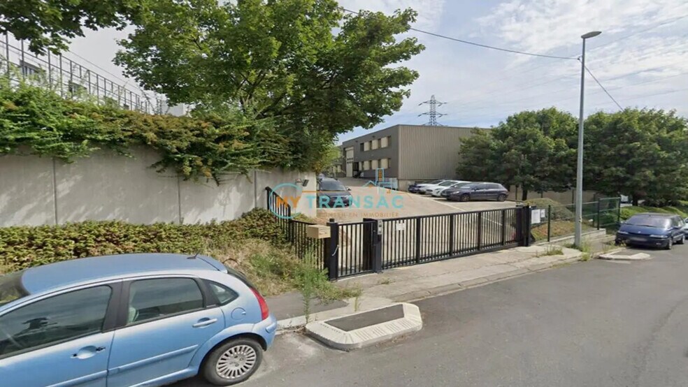 Local d’activités dans Neuilly-sur-Marne à louer - Photo de l’immeuble – Image 1 sur 2