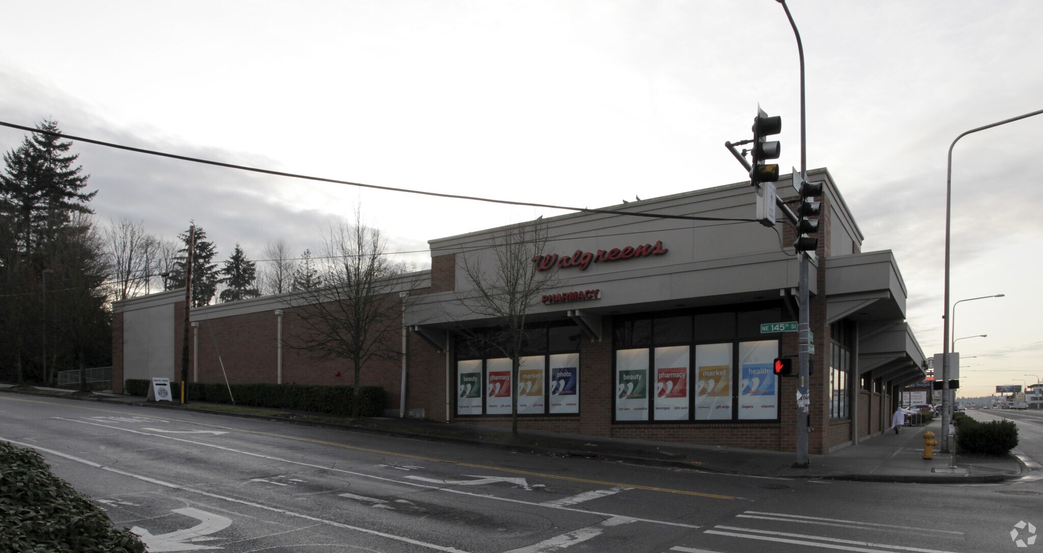 14352 Lake City Way NE, Seattle, WA à louer Photo de l’immeuble– Image 1 sur 6