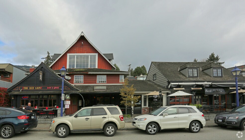 2417-2429 SW Marine Dr, West Vancouver, BC à louer - Photo de l’immeuble – Image 2 sur 6