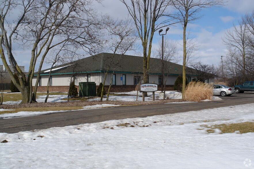 820 Bridgeview N, Saginaw, MI à vendre - Photo de l’immeuble – Image 2 sur 16