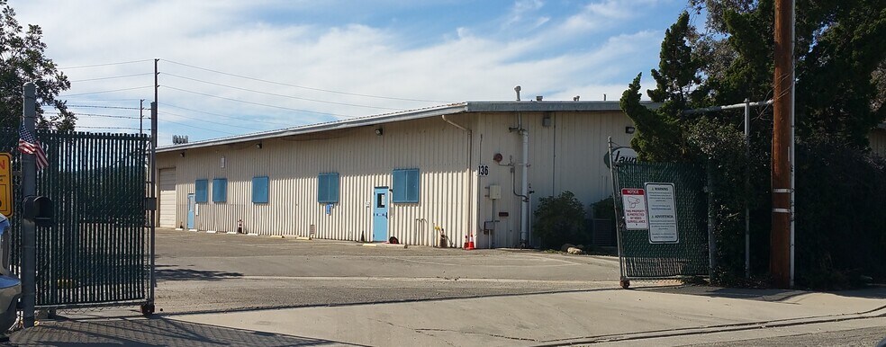 136 N 13th St, Santa Paula, CA à louer - Photo de l’immeuble – Image 1 sur 3