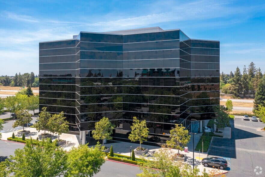 45 E River Park Pl W, Fresno, CA à louer - Photo de l’immeuble – Image 2 sur 5