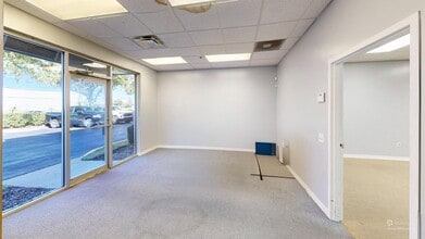 6600-6626 Kingspointe Pky, Orlando, FL à louer Photo intérieure– Image 2 sur 9
