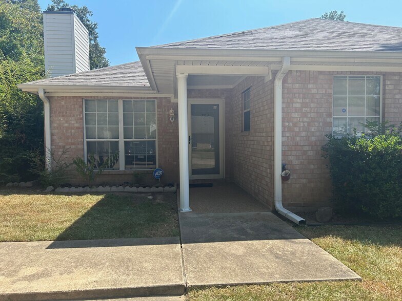 701 Champion Pl, Texarkana, TX à vendre - Photo de l’immeuble – Image 2 sur 22