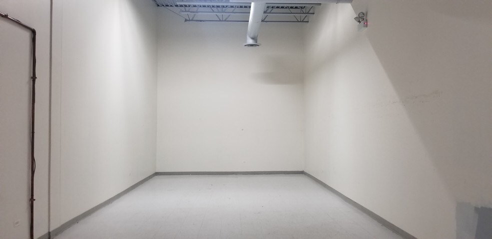 310 Randall Rd, South Elgin, IL à louer - Photo intérieure – Image 3 sur 7