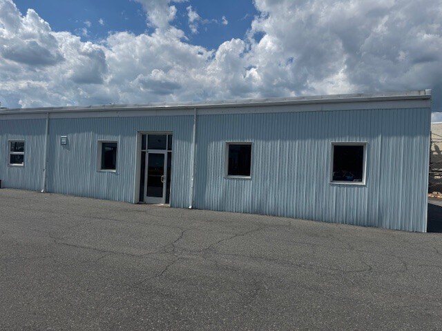 133 S West End Blvd, Quakertown, PA à louer - Photo de l’immeuble – Image 3 sur 12