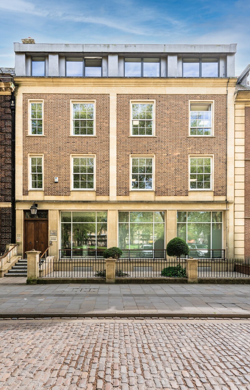 31-32 Queen Sq, Bristol à louer Photo de l’immeuble– Image 1 sur 7
