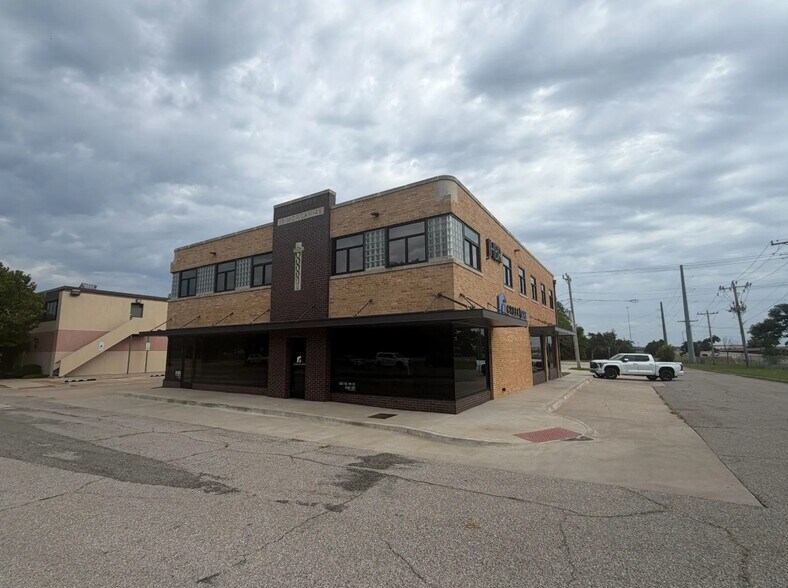 600 NE 4th St, Oklahoma City, OK à louer - Photo de l’immeuble – Image 2 sur 2