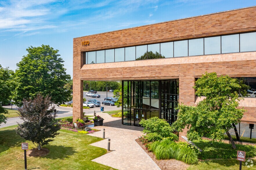 1130 W Lake Cook Rd, Buffalo Grove, IL à louer - Photo de l’immeuble – Image 2 sur 16