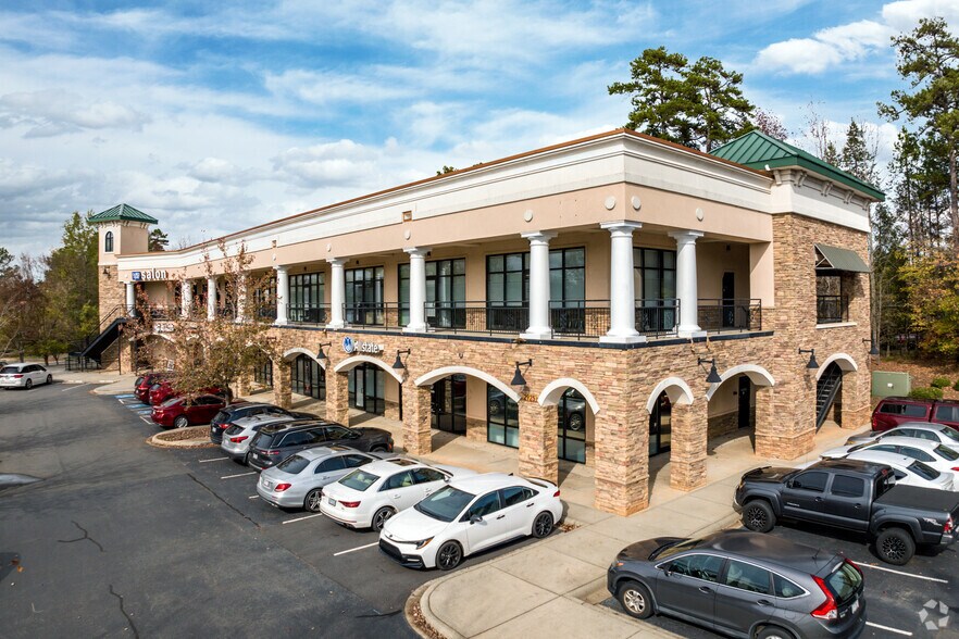 2925 Senna Dr, Matthews, NC à louer - Photo principale – Image 1 sur 6