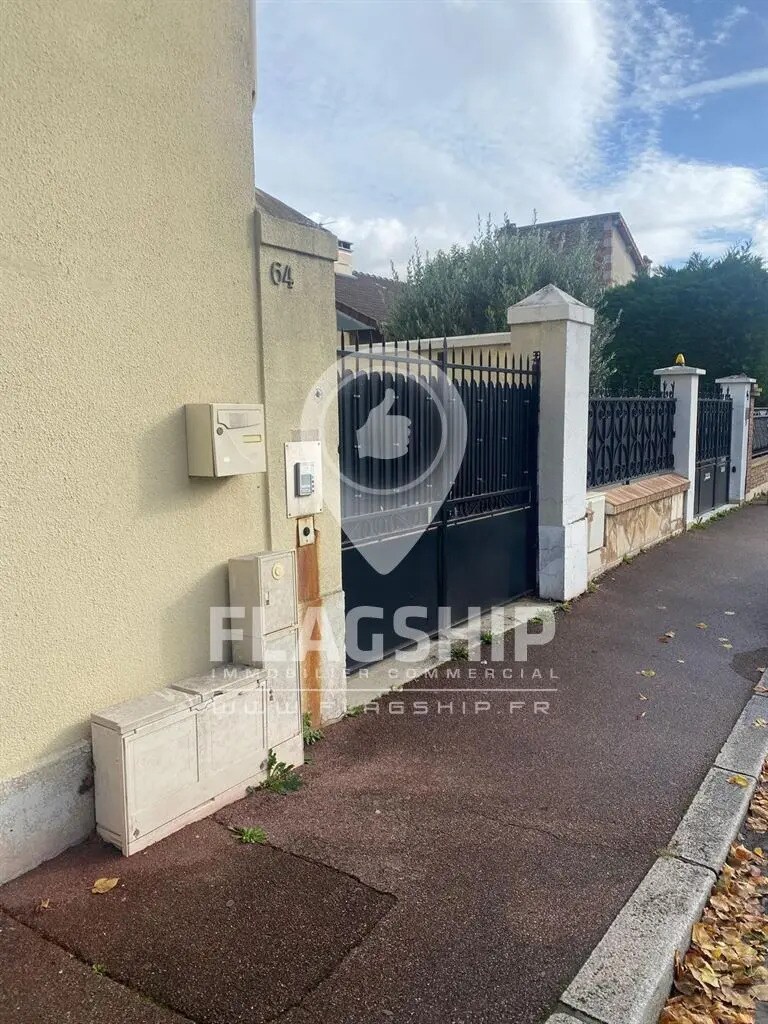 Local d’activités dans Les Pavillons-sous-Bois à louer Photo de l’immeuble– Image 1 sur 11