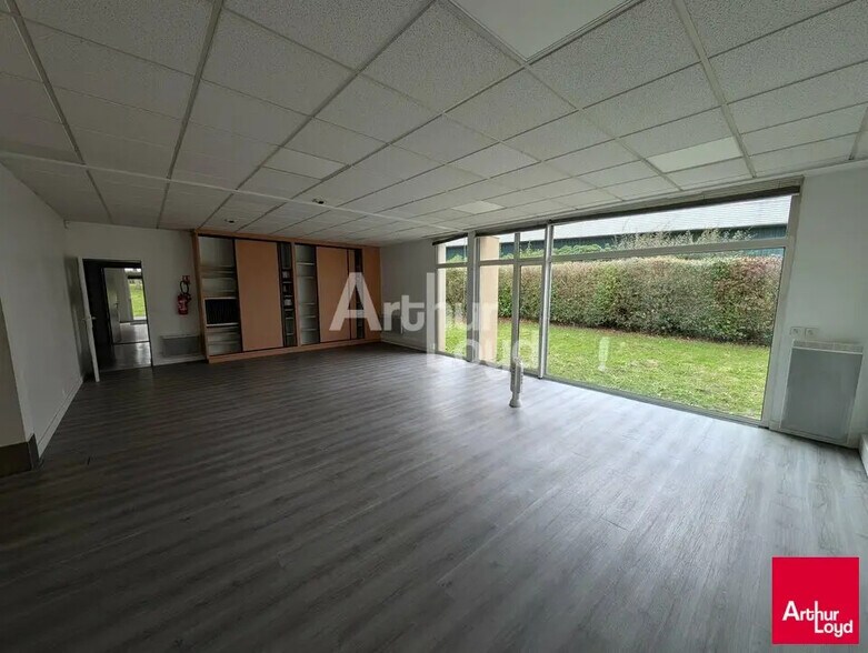 Local d’activités dans Pacé à louer - Photo de l’immeuble – Image 3 sur 8