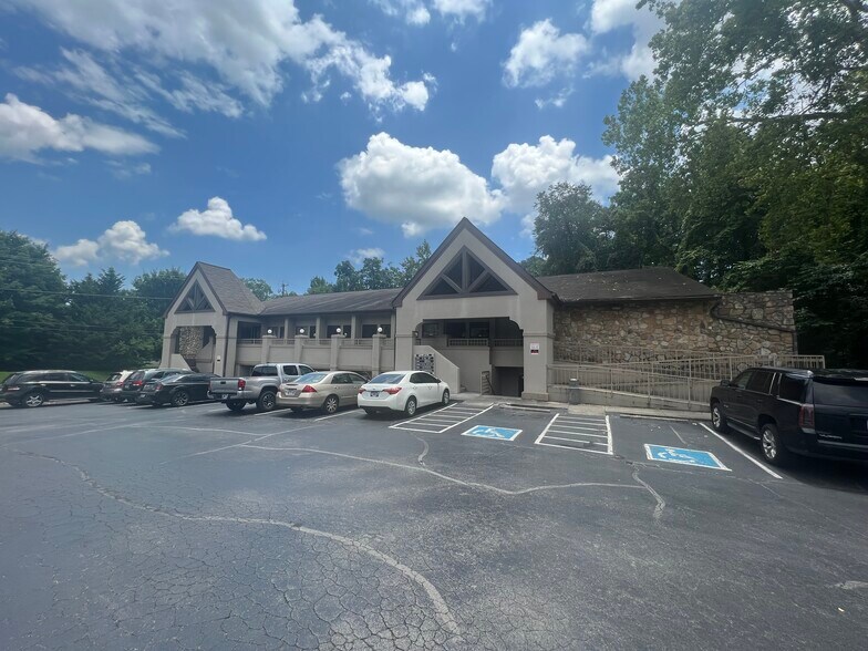 6906 Kingston Pike, Knoxville, TN à louer - Photo de l’immeuble – Image 3 sur 6