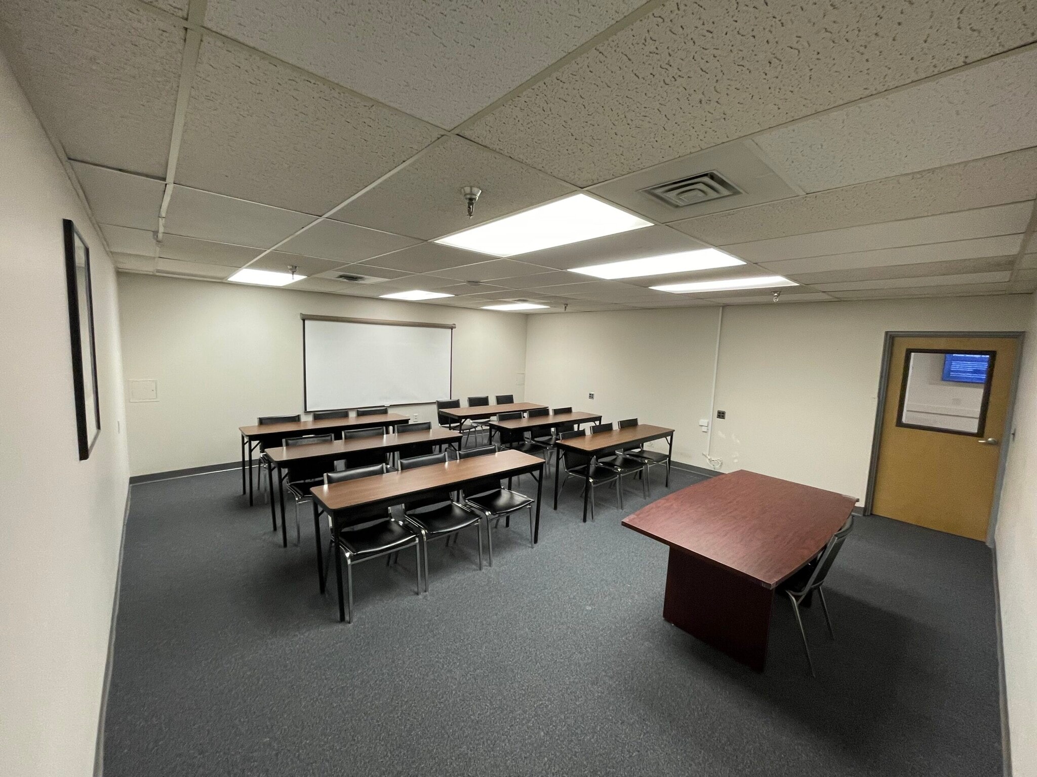 3 Neptune Rd, Poughkeepsie, NY à louer Photo intérieure– Image 1 sur 2